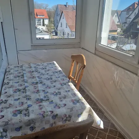 2 Mit 3 Schlafzimmer Und Garten 아파트