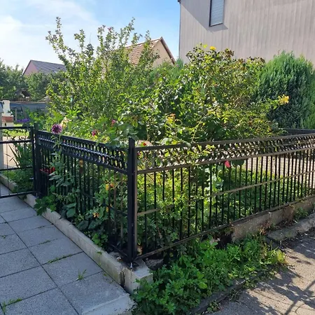 Appartamento 2 Mit 3 Schlafzimmer Und Garten *