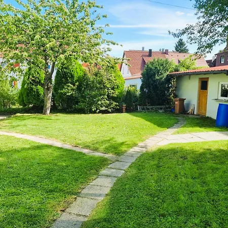 2 Mit 3 Schlafzimmer Und Garten Lägenhet